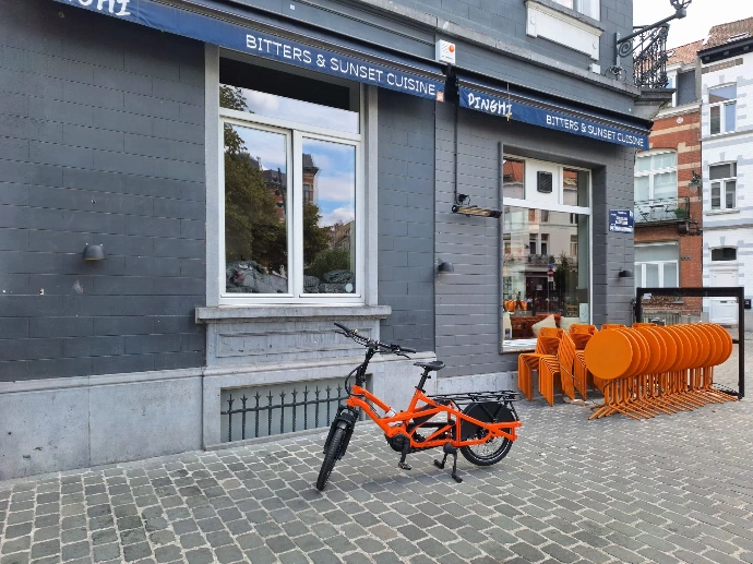Tern GSD devant un bar quartier Chatelain Saint-Gilles